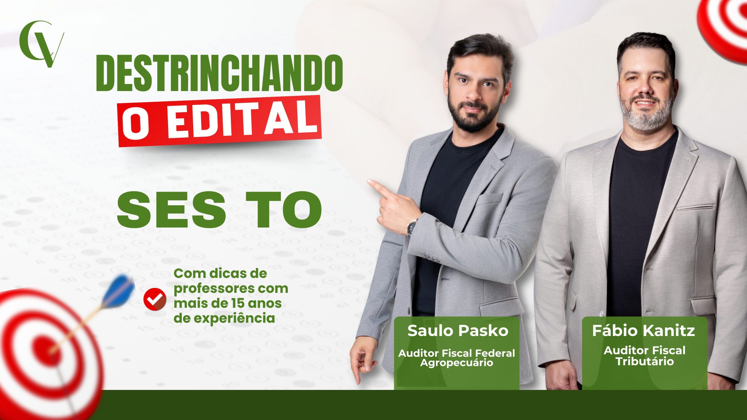 Banner com fundo verde e elementos gráficos de alvo. À esquerda, o texto em destaque: “Destrinchando o edital” e, abaixo, “SES TO”. Também aparece a frase: “Com dicas de professores com mais de 15 anos de experiência”. À direita, há dois homens de blazer cinza e camiseta preta: um aponta para o conteúdo e o outro está posicionado ao lado. Abaixo deles, os nomes e cargos: Saulo Pasko – Auditor Fiscal Federal Agropecuário e Fábio Kanitz – Auditor Fiscal Tributário. No canto superior direito, há o logotipo da Convet.